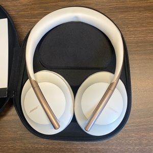 Bose 700 limited edition soapstone / rose gold with new ear cushions